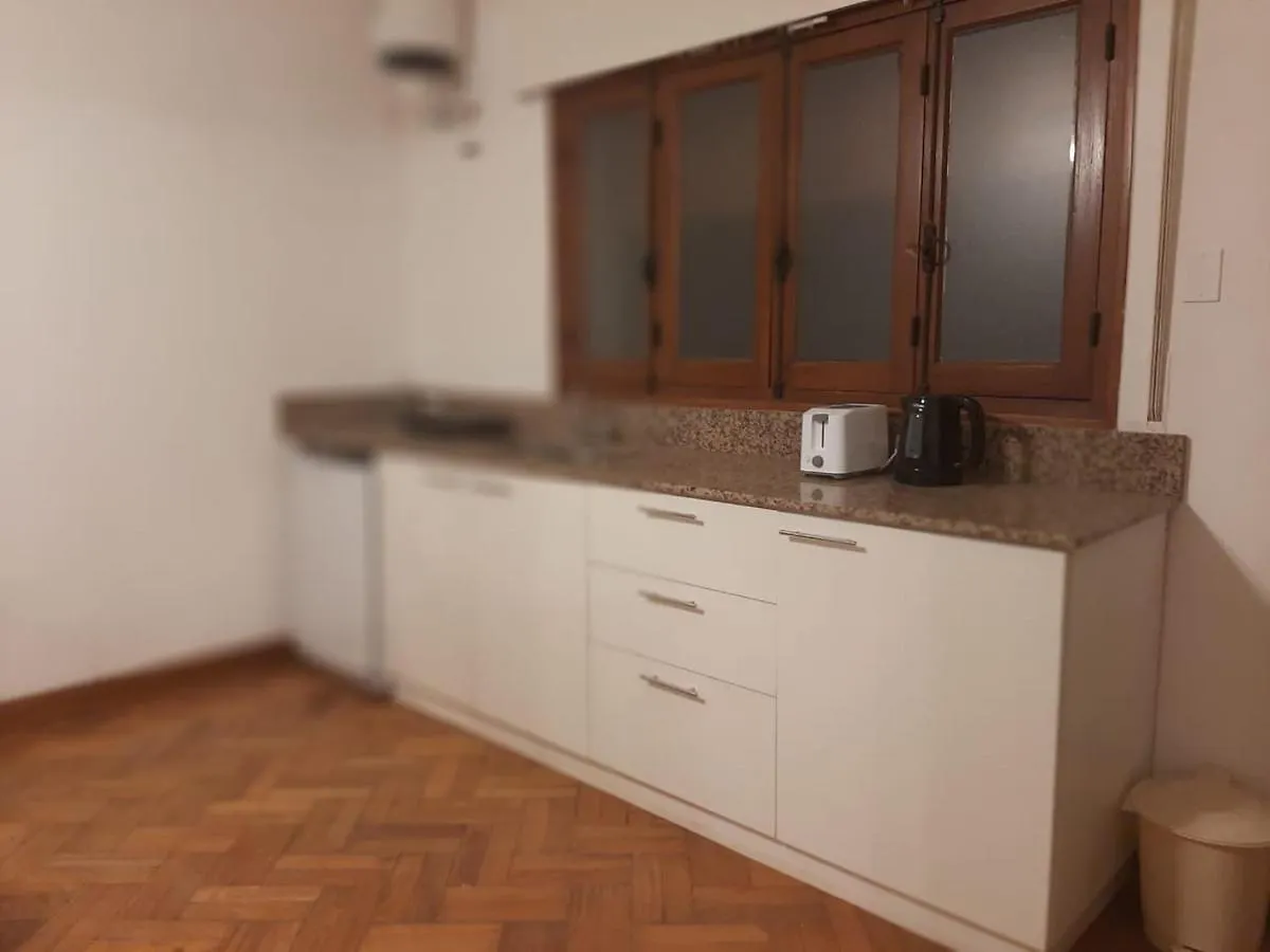 Сasa de vacaciones Villa Casa frente al parque San Martín zona residencial Mendoza