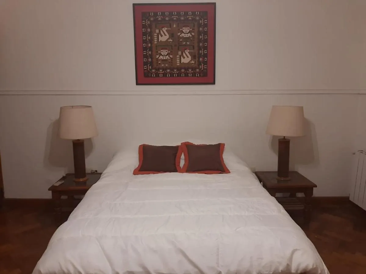 Villa Casa frente al parque San Martín zona residencial Mendoza