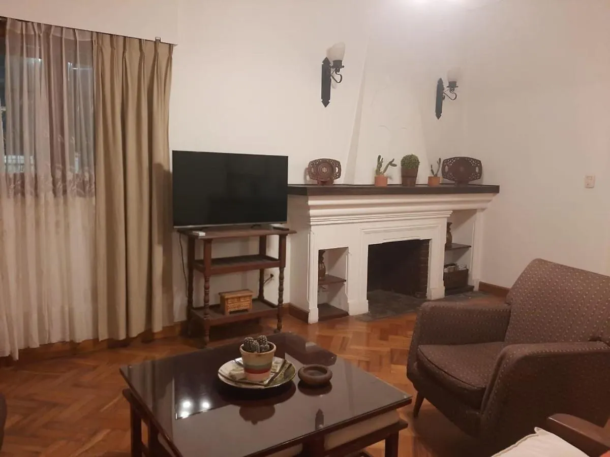 Сasa de vacaciones Villa Casa frente al parque San Martín zona residencial Mendoza Argentina